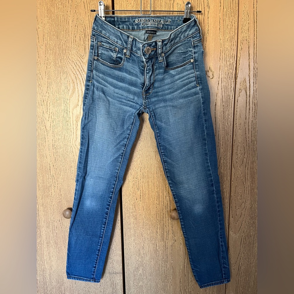 American Eagle Skinny Jeans, women’s size 2. Short